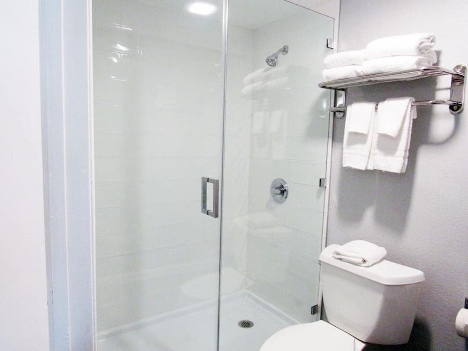 Capri Suites Anaheim gallery photo in Anaheim, CA — image 25