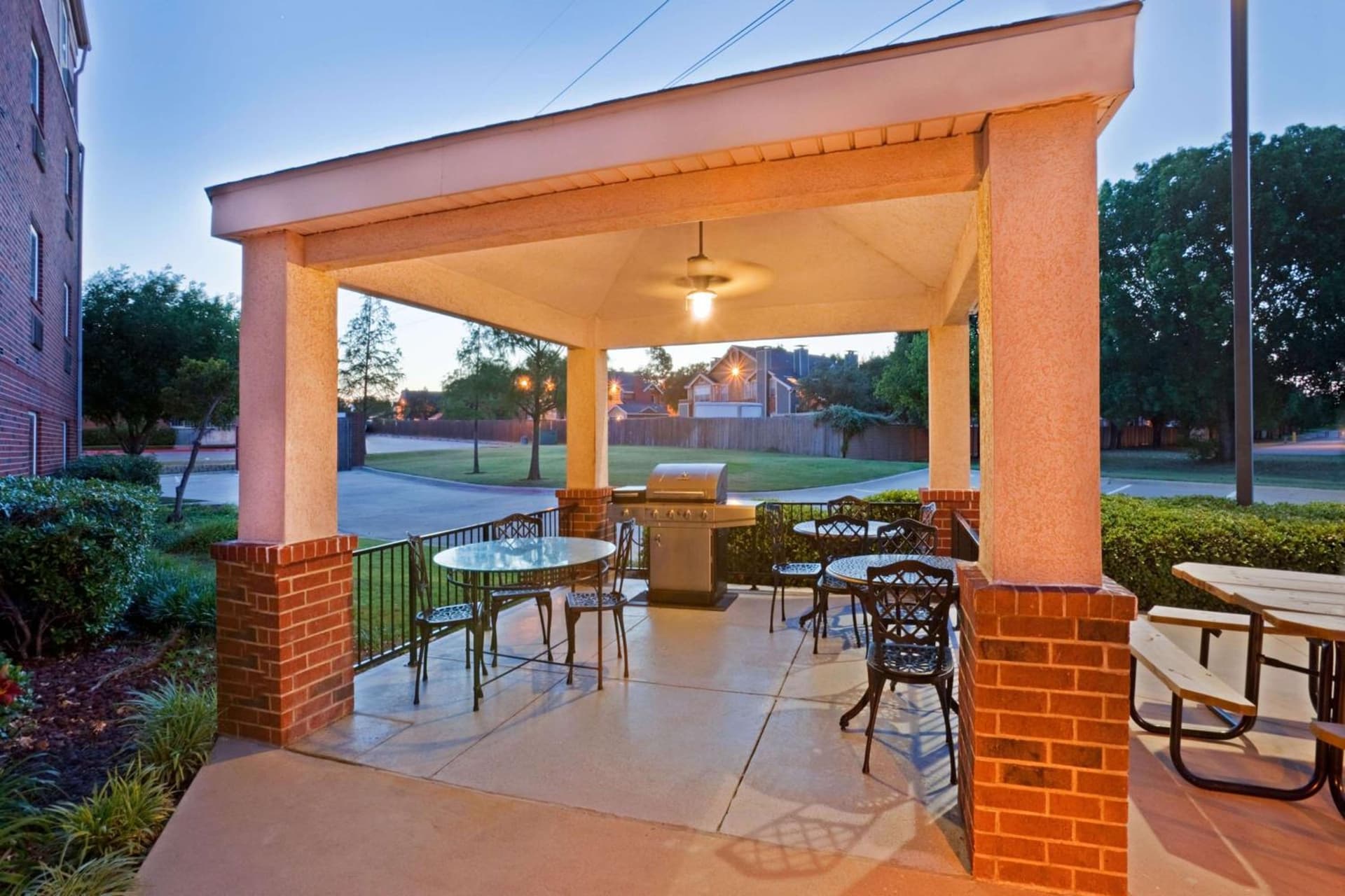 Sonesta Simply Suites Arlington Entertainment District gallery photo in Arlington, TX — image 19