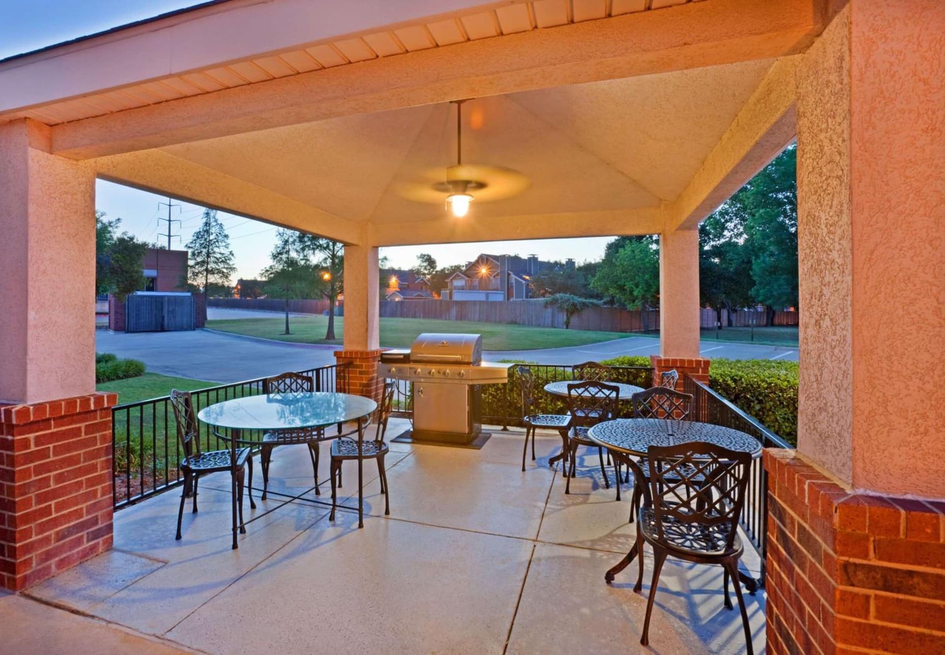 Sonesta Simply Suites Arlington Entertainment District gallery photo in Arlington, TX — image 20