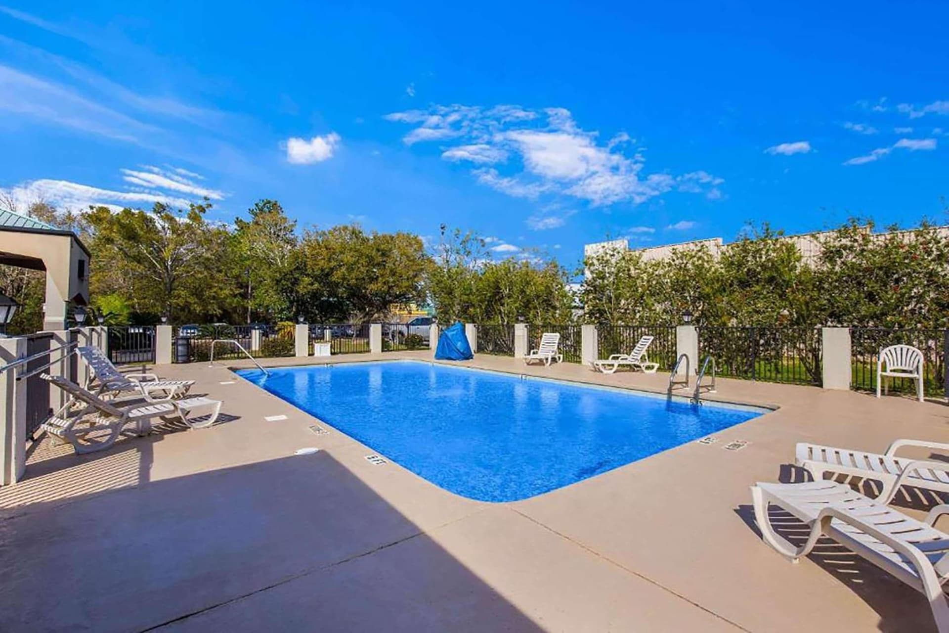 Days Inn by Wyndham Foley - North Gulf Shores property views in Foley, AL — gallery photo 3