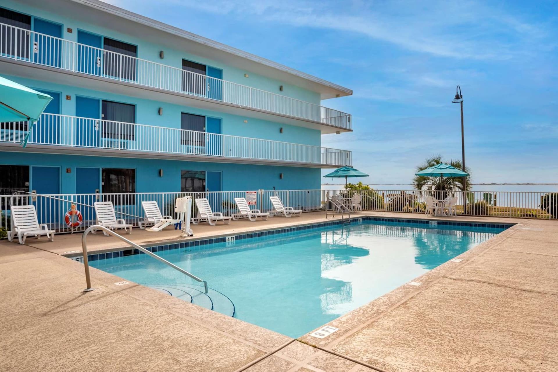 Best Western Navarre Waterfront interior in Navarre, FL — gallery photo 2