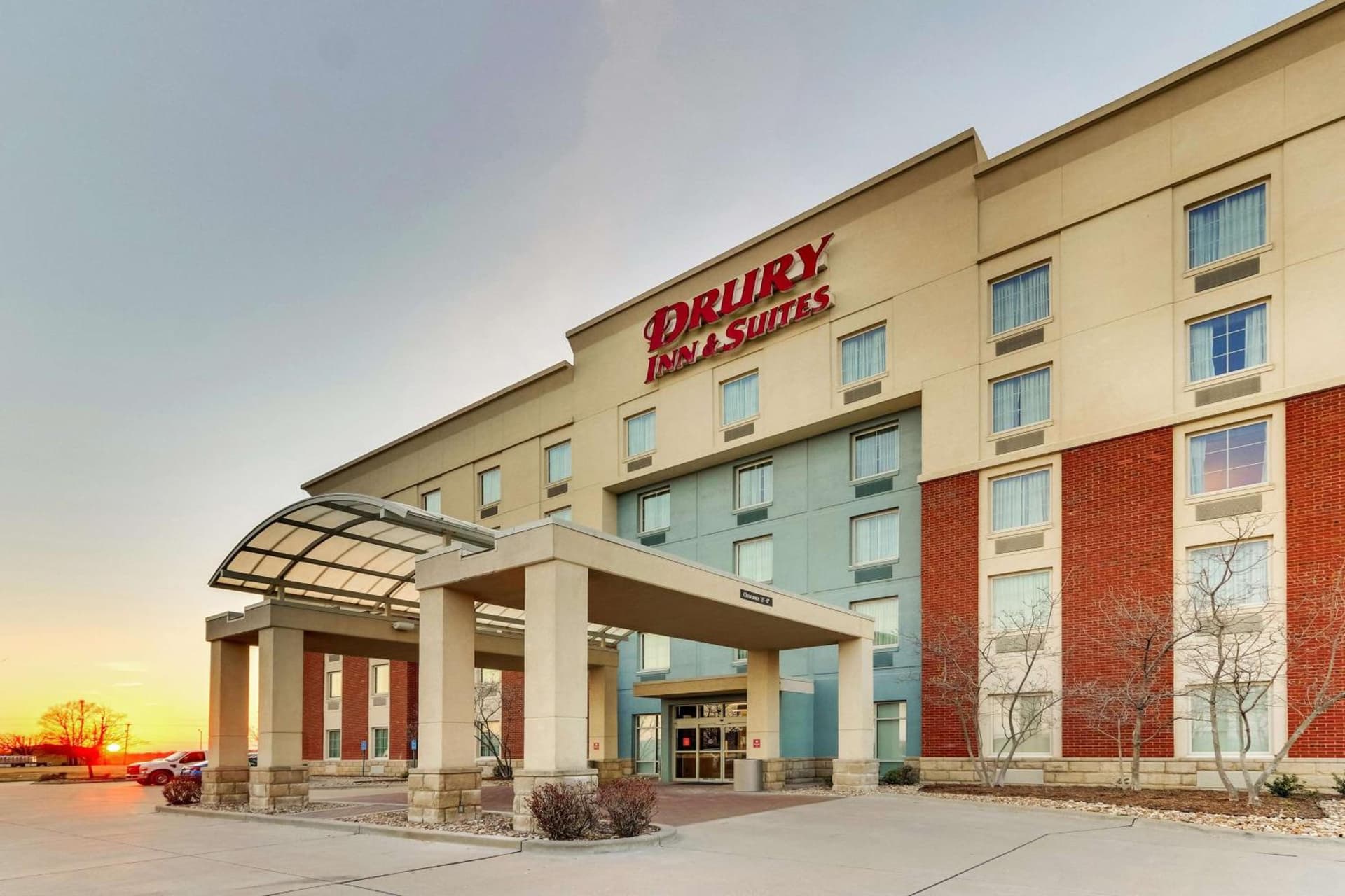 Drury Inn & Suites Sikeston featured exterior or lobby in Sikeston, MO — similar hotel