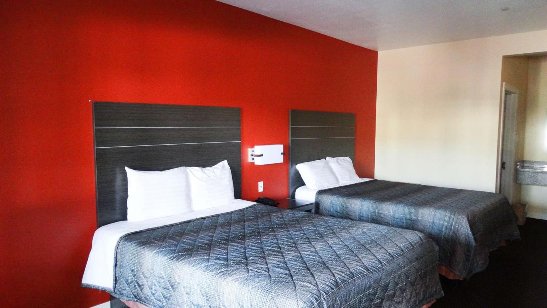 Motel 6 Houston, TX – Willowbrook Mall interior in Houston, TX — gallery photo 2