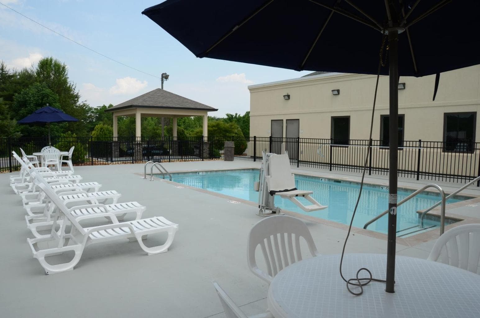 Baymont by Wyndham Clarksville interior in Clarksville, TN — gallery photo 2
