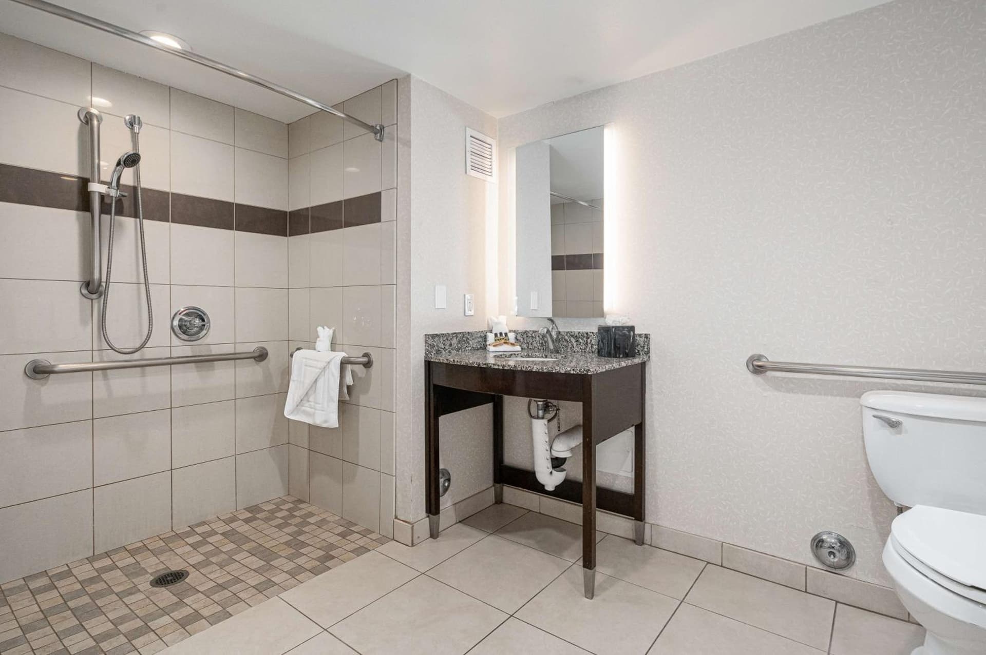 Best Western Plus Marina Gateway Hotel gallery photo in National City, CA — image 33