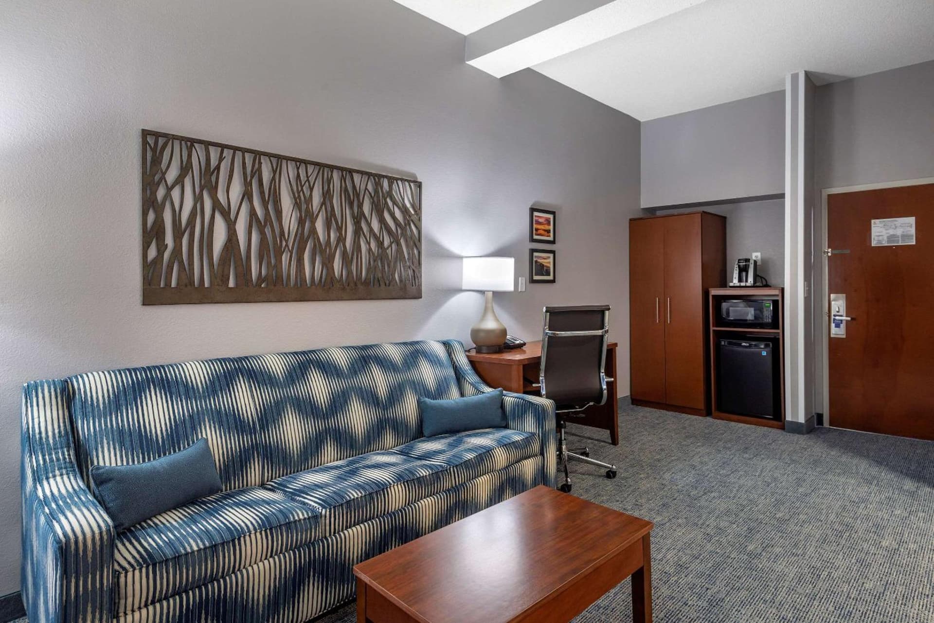 Comfort Suites near Birkdale Village- Huntersville interior in Huntersville, NC — gallery photo 2