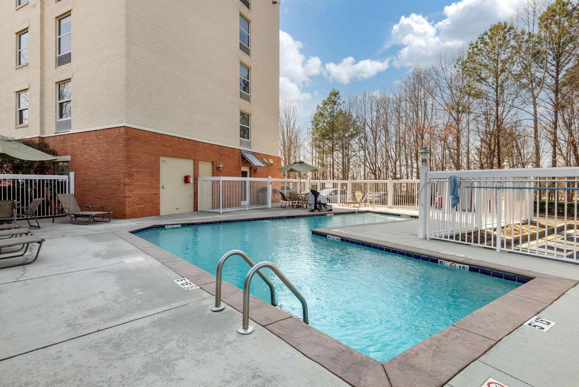 Comfort Suites near Birkdale Village- Huntersville gallery photo in Huntersville, NC — image 22