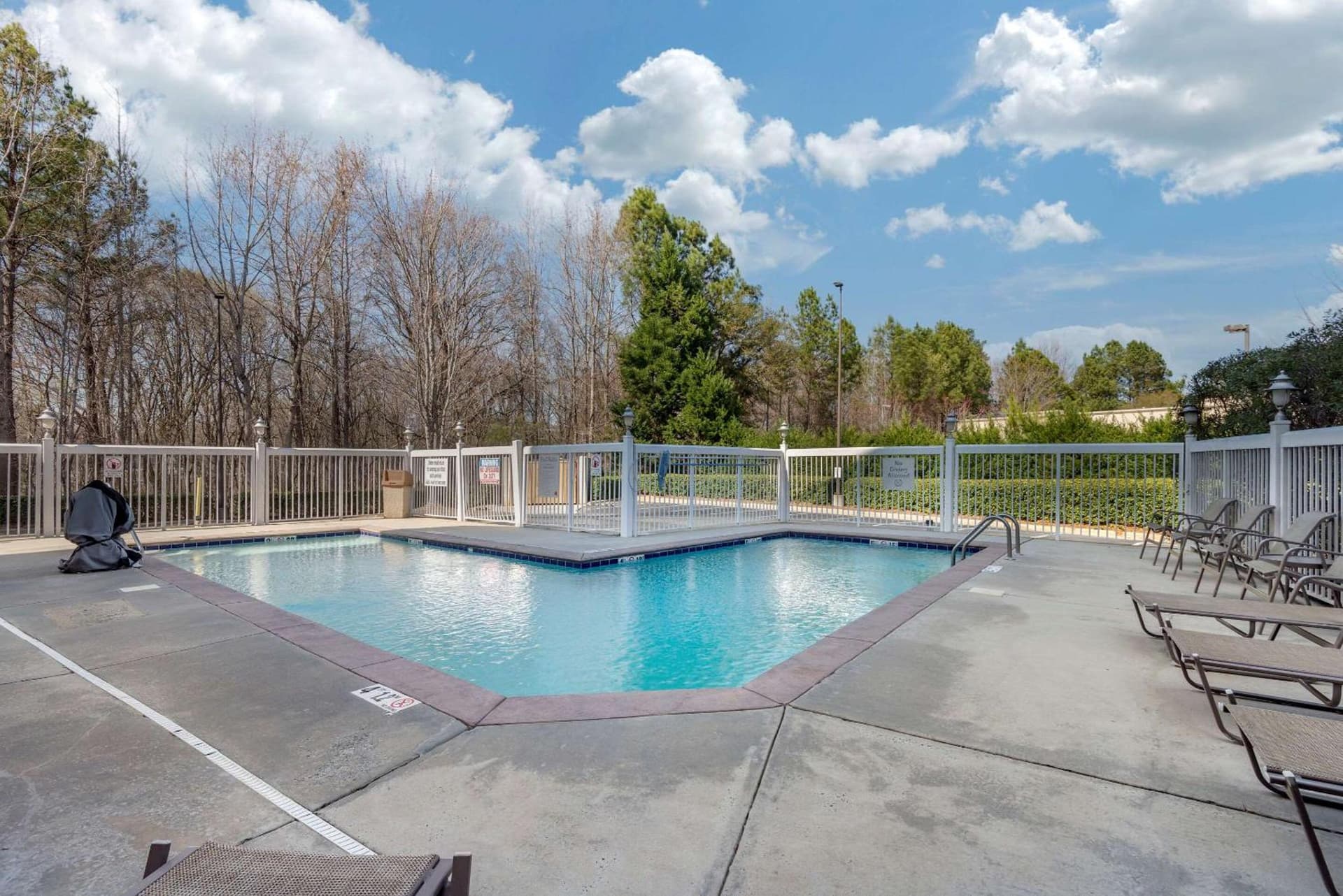 Comfort Suites near Birkdale Village- Huntersville gallery photo in Huntersville, NC — image 28