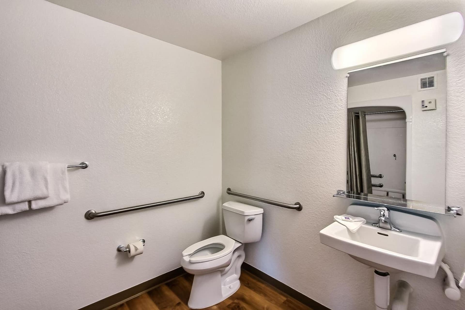 Motel 6-Gilroy, CA interior in Gilroy, CA — gallery photo 2