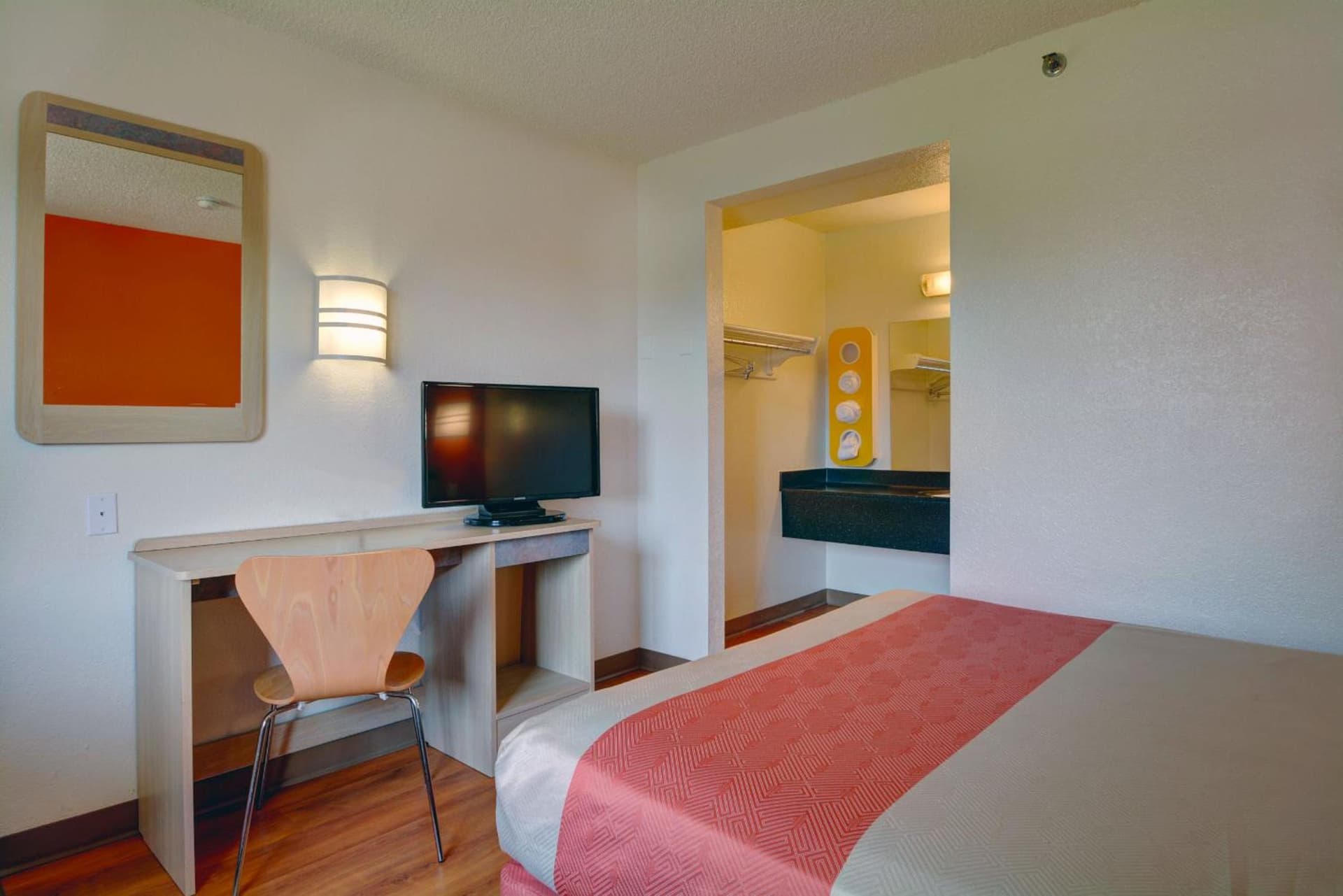 Motel 6-Wethersfield, CT - Hartford gallery photo in Wethersfield — image 36