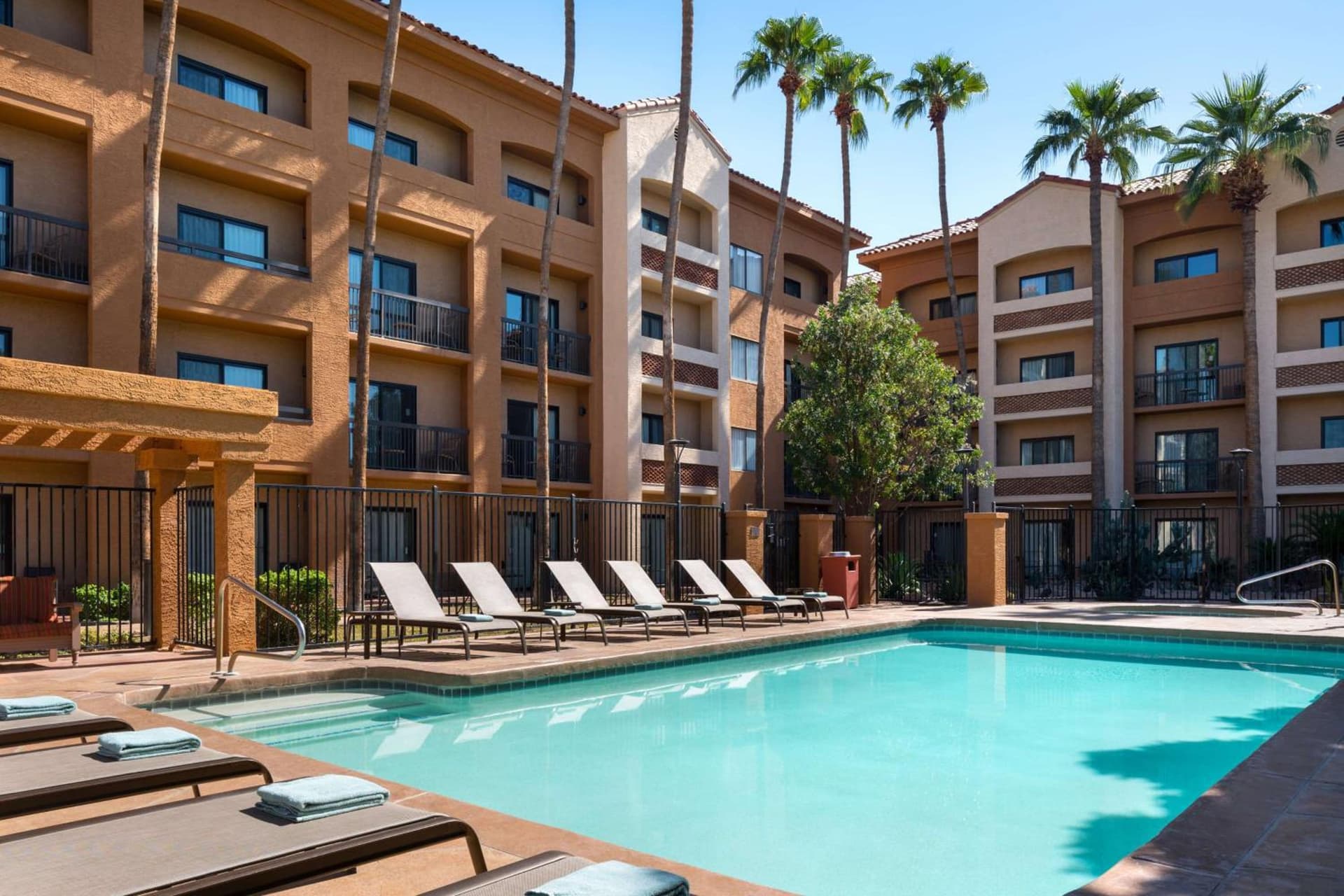 Sonesta Select Phoenix Camelback property views in Phoenix, AZ — gallery photo 3