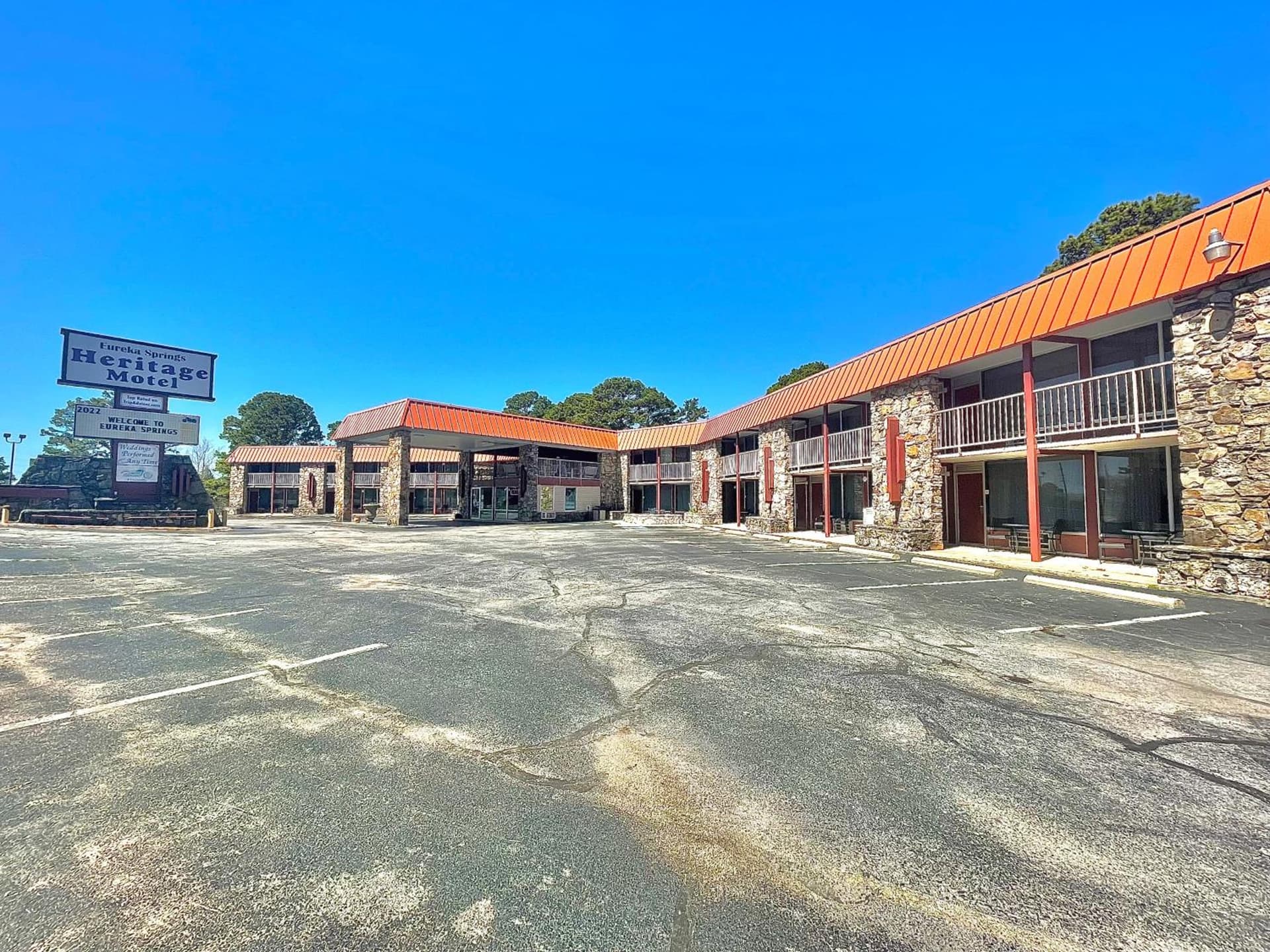 Eureka Springs Heritage Motel interior in Eureka Springs, AR — gallery photo 2