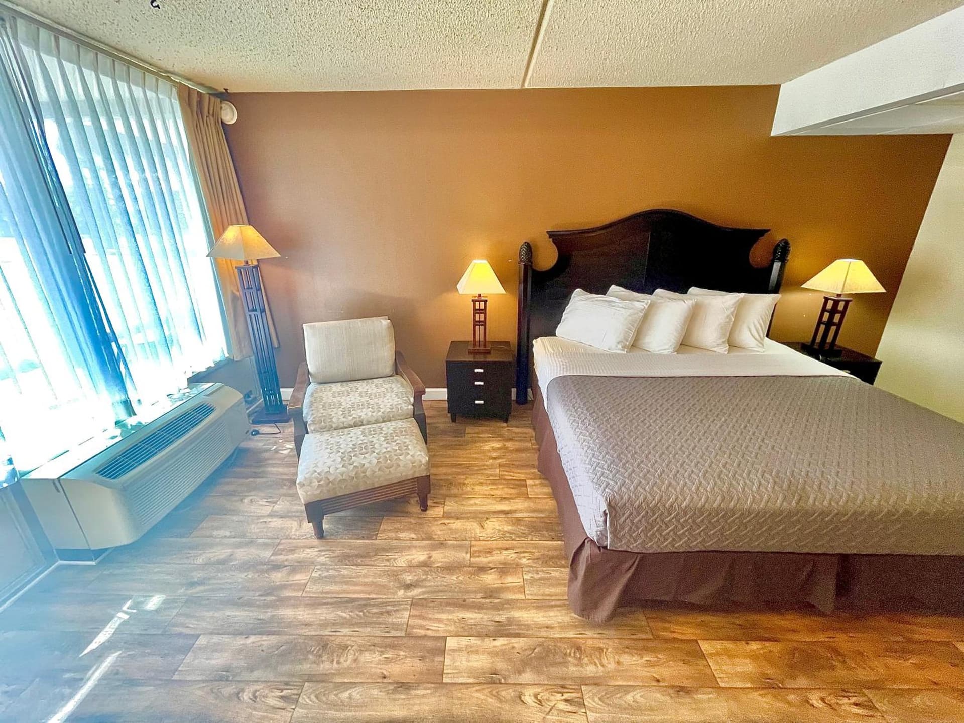 Eureka Springs Heritage Motel property views in Eureka Springs, AR — gallery photo 3