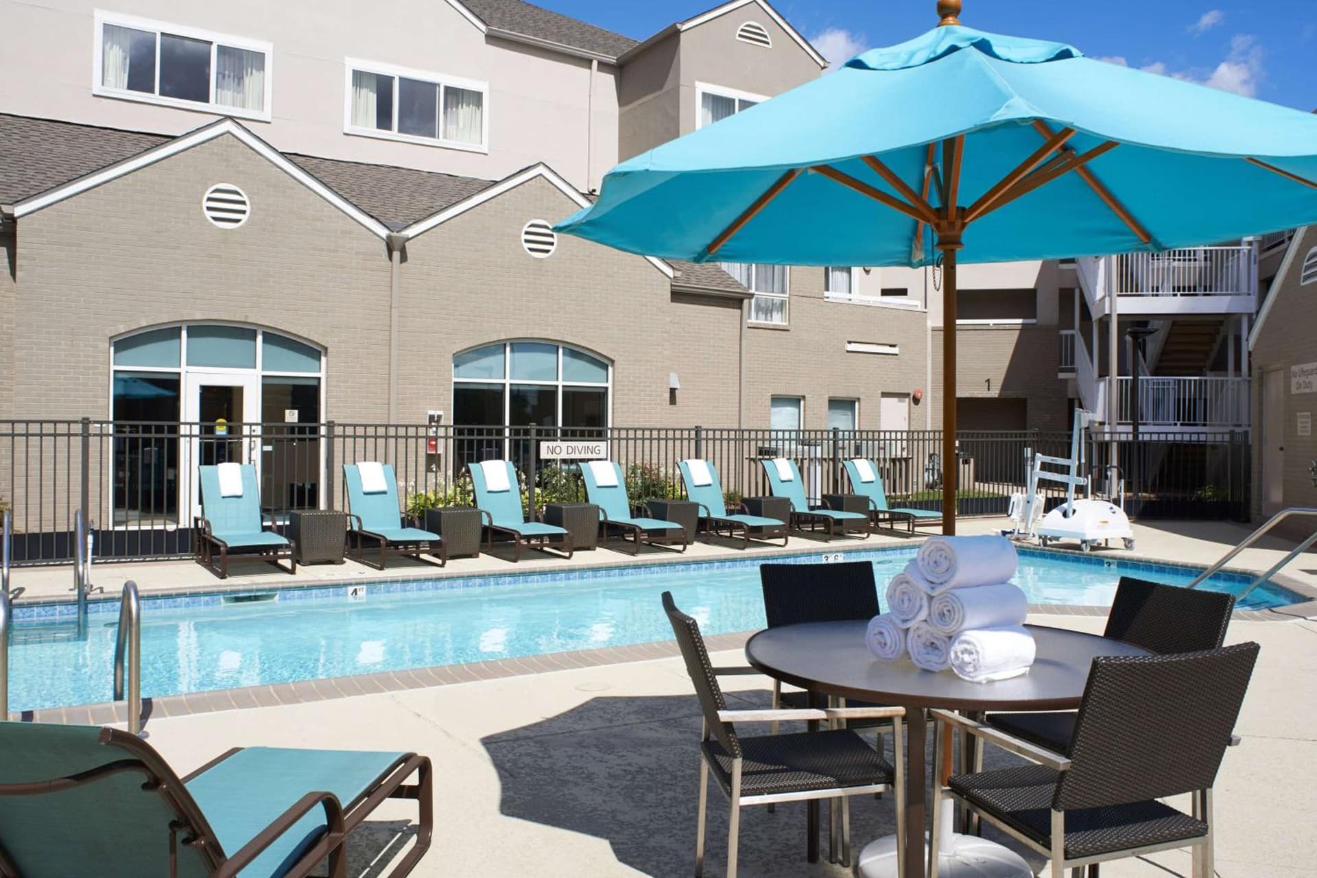 Sonesta ES Suites Detroit Warren interior in Warren, MI — gallery photo 2