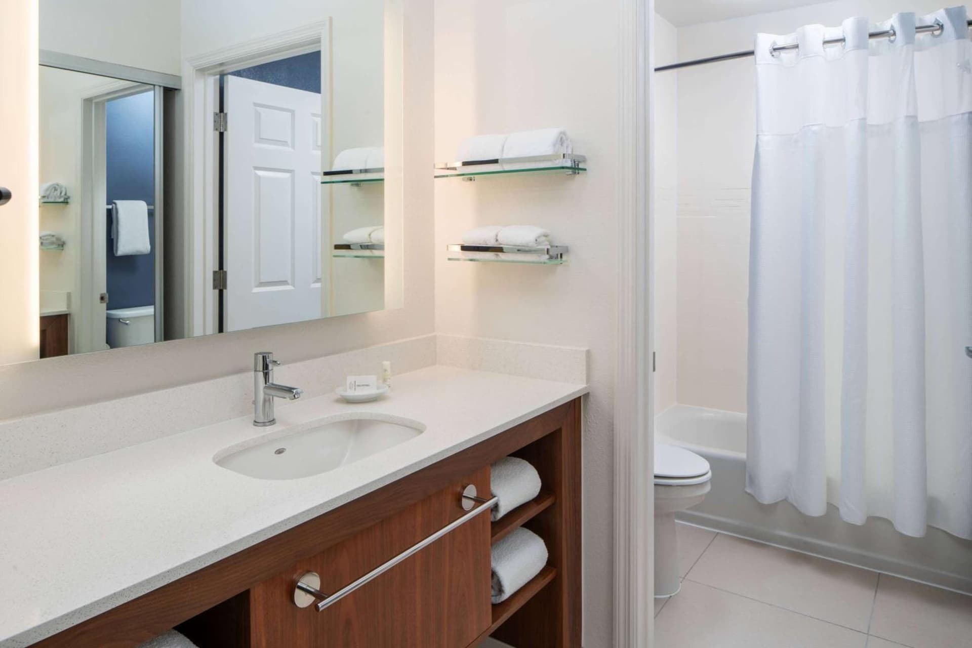 Sonesta ES Suites New Orleans Convention Center gallery photo in New Orleans, LA — image 10