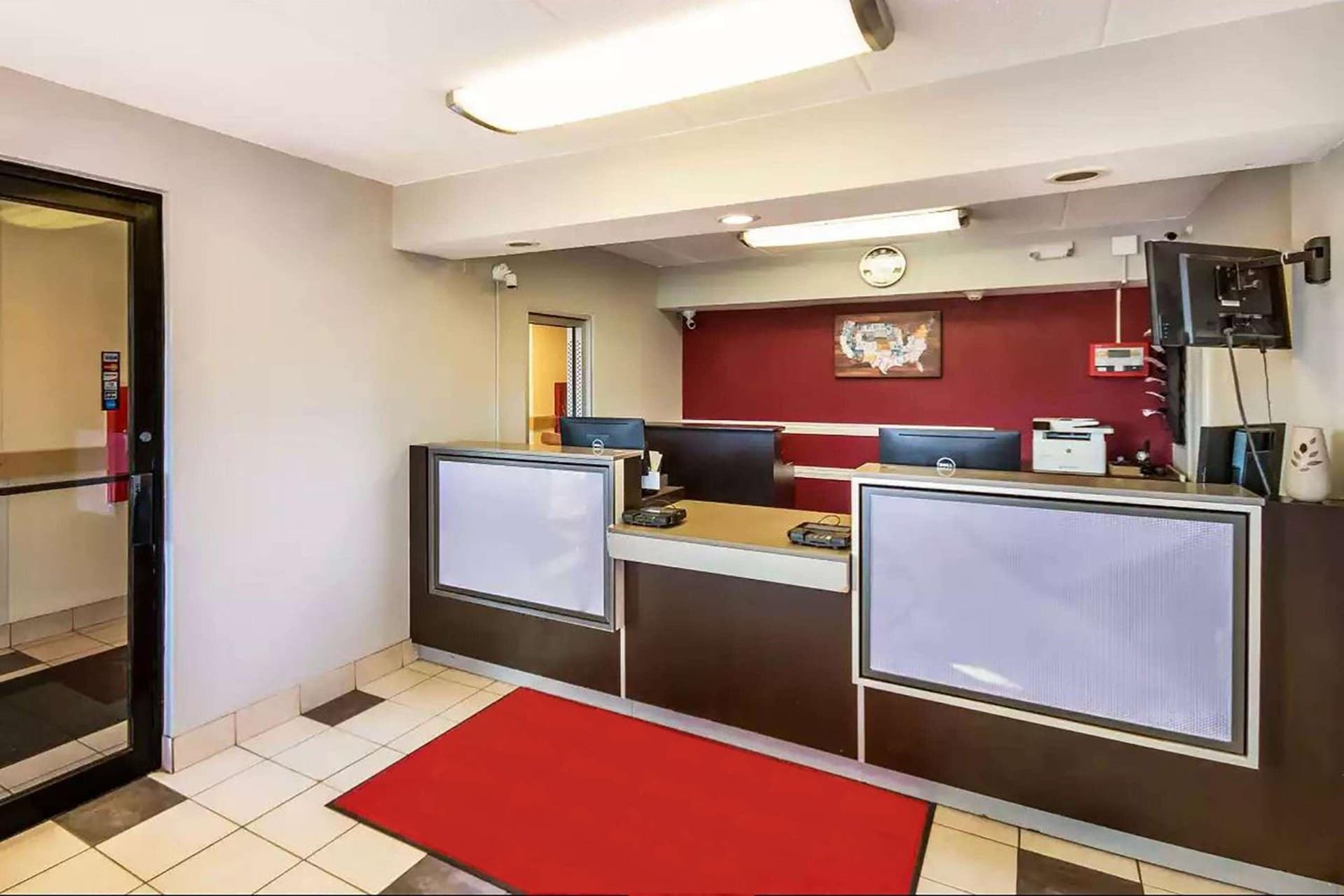 Days Inn by Wyndham Charleston WV interior in Charleston, WV — gallery photo 2