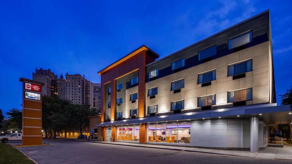 Best Western Plus Hyde Park Chicago Hotel featured exterior or lobby in Chicago, IL — similar hotel