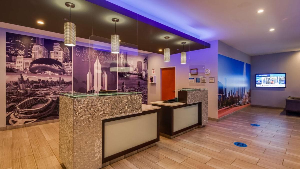 Best Western Plus Hyde Park Chicago Hotel property views in Chicago, IL — gallery photo 3