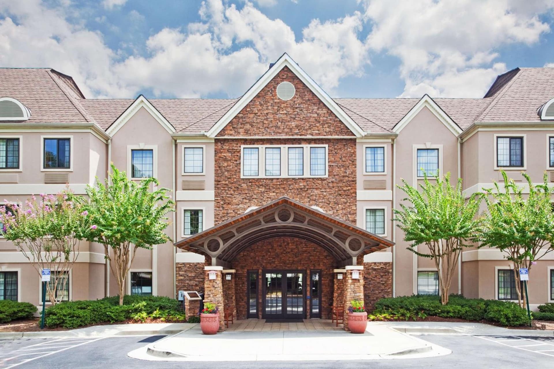 Sonesta ES Suites Atlanta Alpharetta Avalon interior in Alpharetta, GA — gallery photo 2