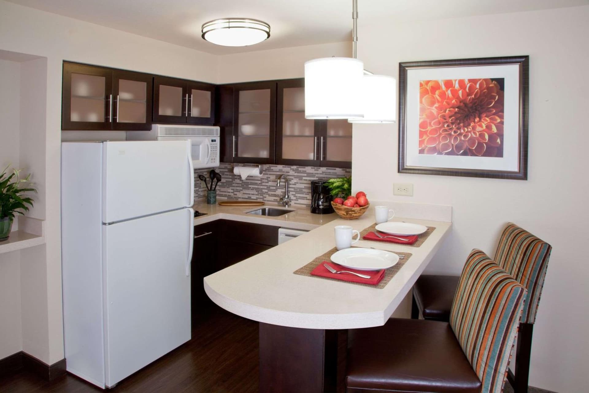 Sonesta ES Suites Atlanta Alpharetta Avalon interior in Alpharetta, GA — gallery photo 2