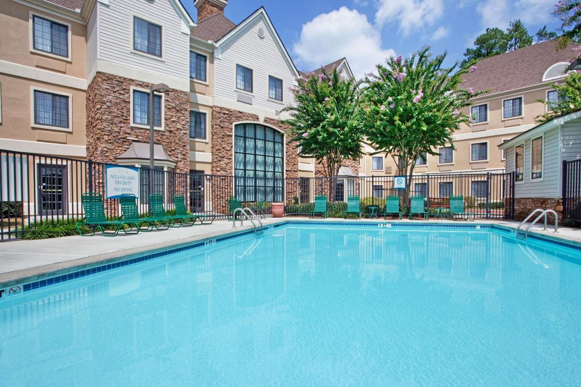 Sonesta ES Suites Atlanta Alpharetta Avalon gallery photo in Alpharetta, GA — image 15