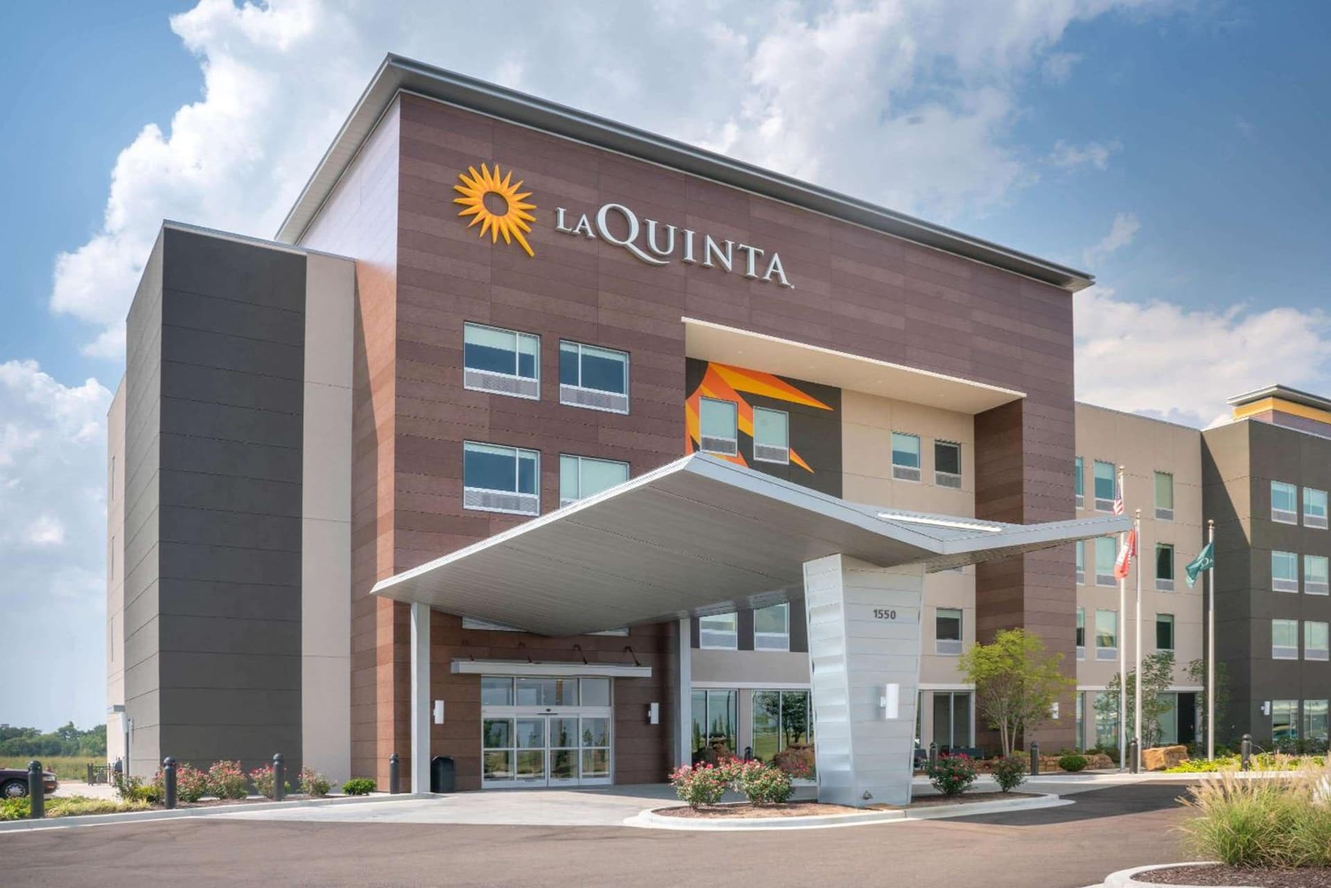 La Quinta by Wyndham West Memphis featured exterior or lobby in West Memphis, AR — similar hotel