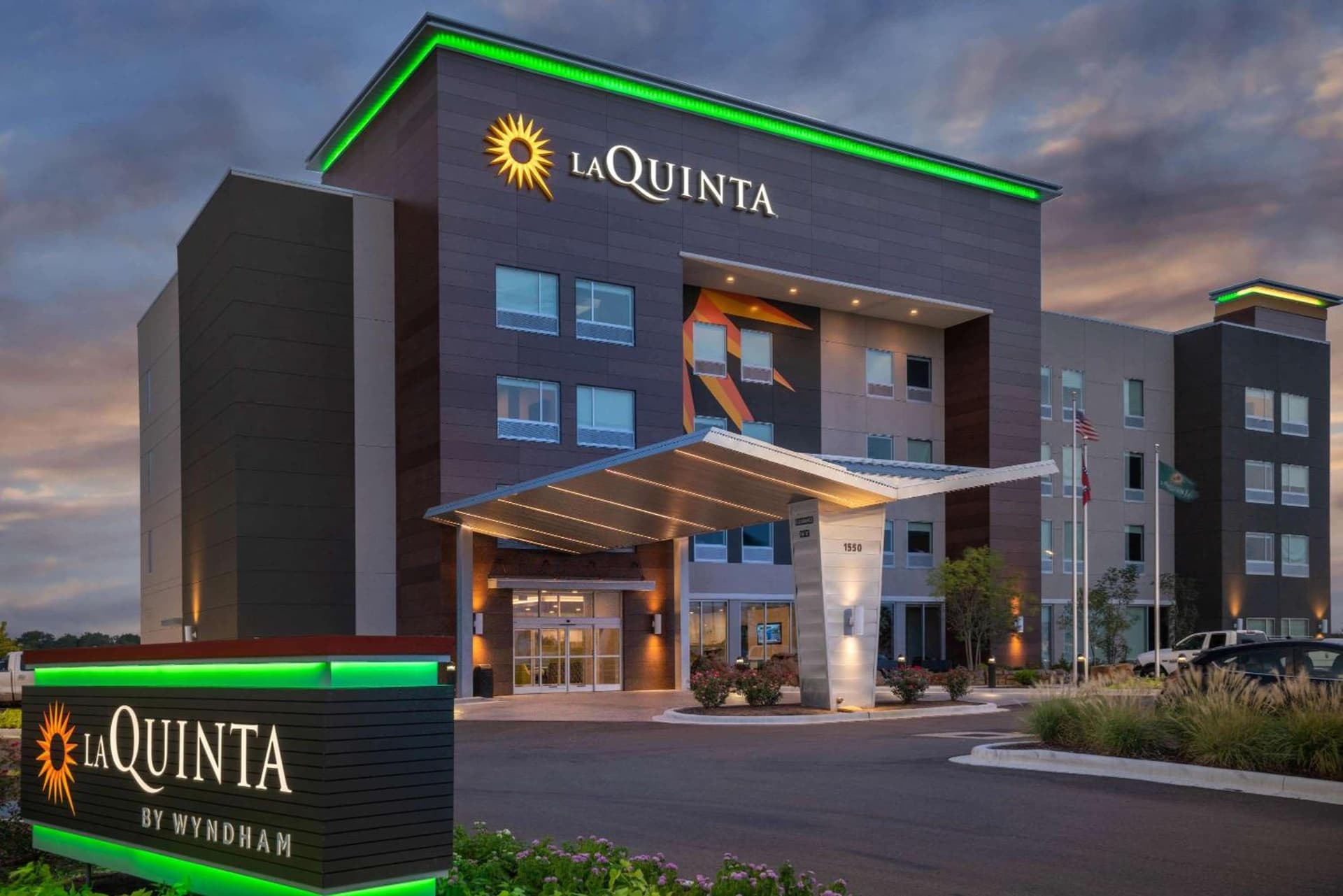 La Quinta by Wyndham West Memphis interior in West Memphis, AR — gallery photo 2