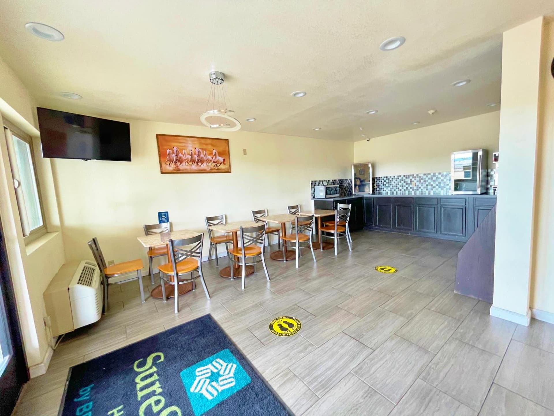 SureStay Hotel by Best Western Williams interior in Williams, CA — gallery photo 2
