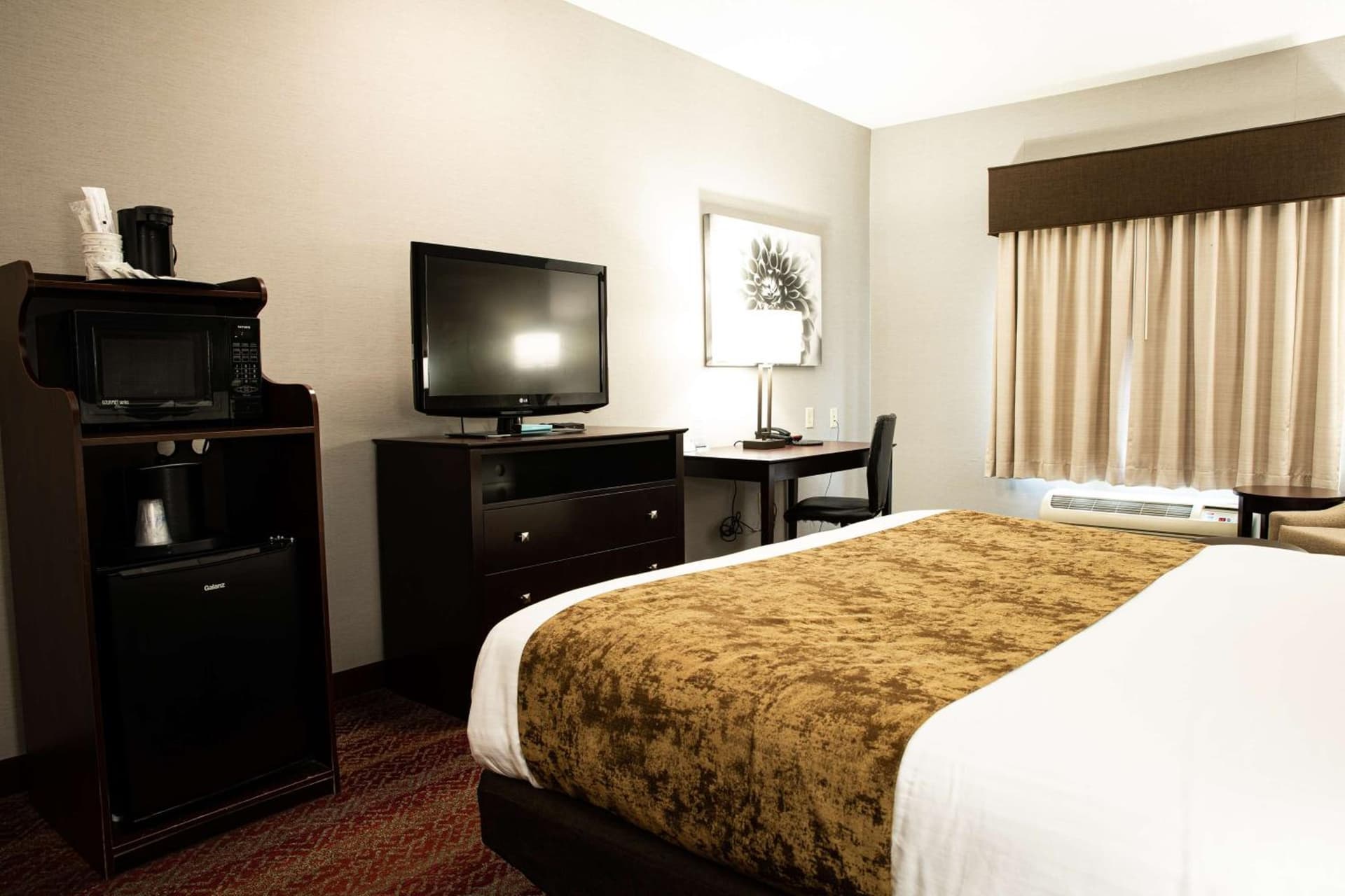 Best Western Providence-Seekonk Inn property views in Seekonk, MA — gallery photo 3