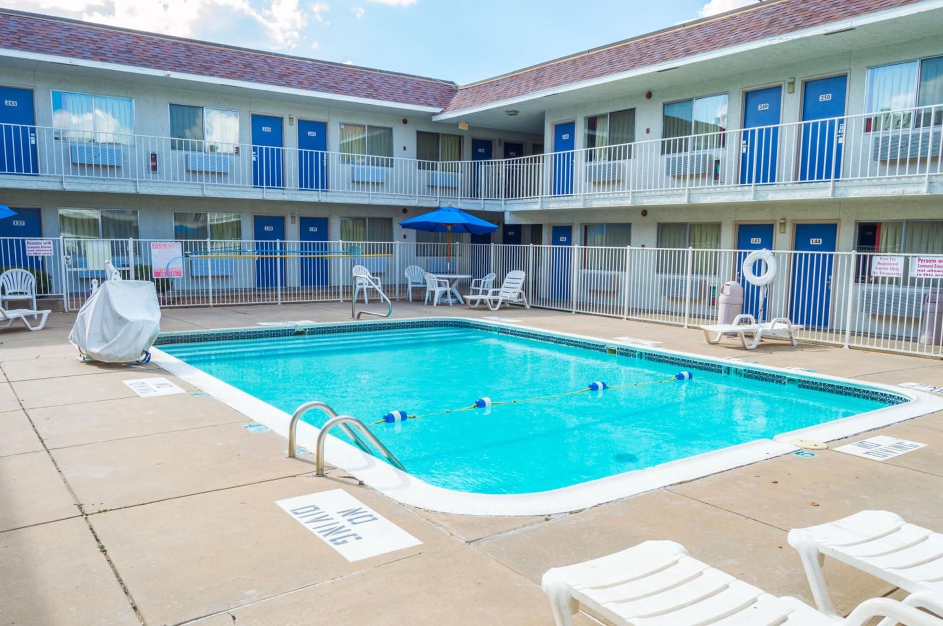 Motel 6-Ardmore, OK interior in Ardmore, OK — gallery photo 2