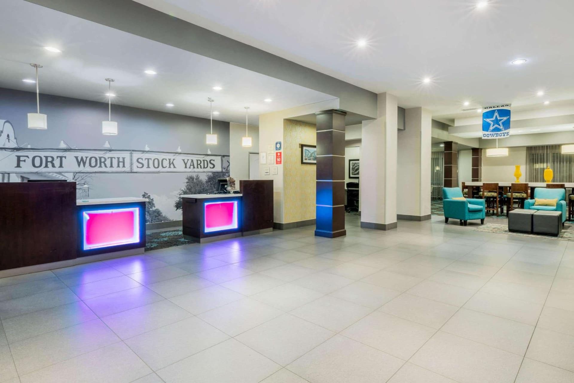La Quinta Inn & Suites by Wyndham Fort Worth Arlington West property views in Arlington, TX — gallery photo 3