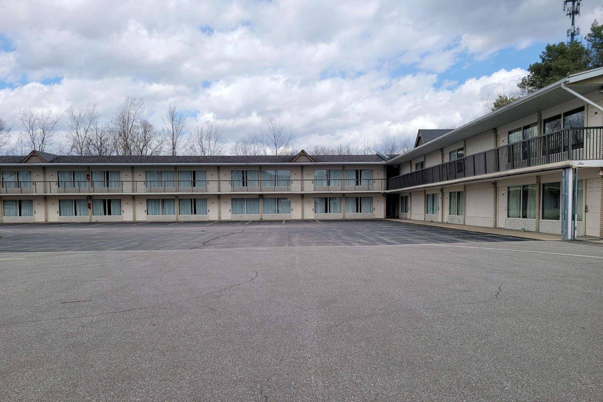 Days Inn by Wyndham Birch Run featured exterior or lobby in Birch Run, MI — similar hotel