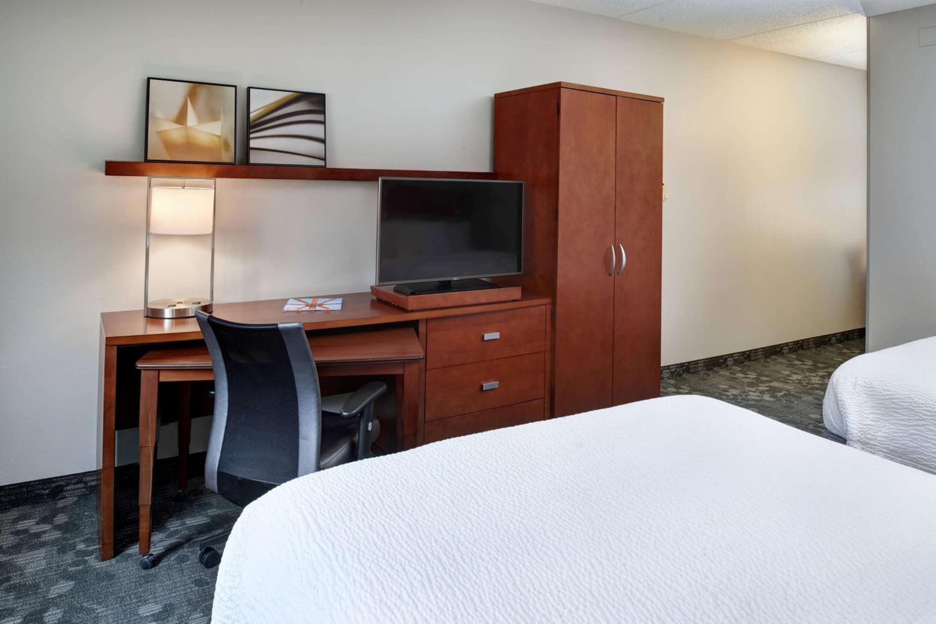 AmericInn by Wyndham Brookfield gallery photo in Brookfield, WI — image 6