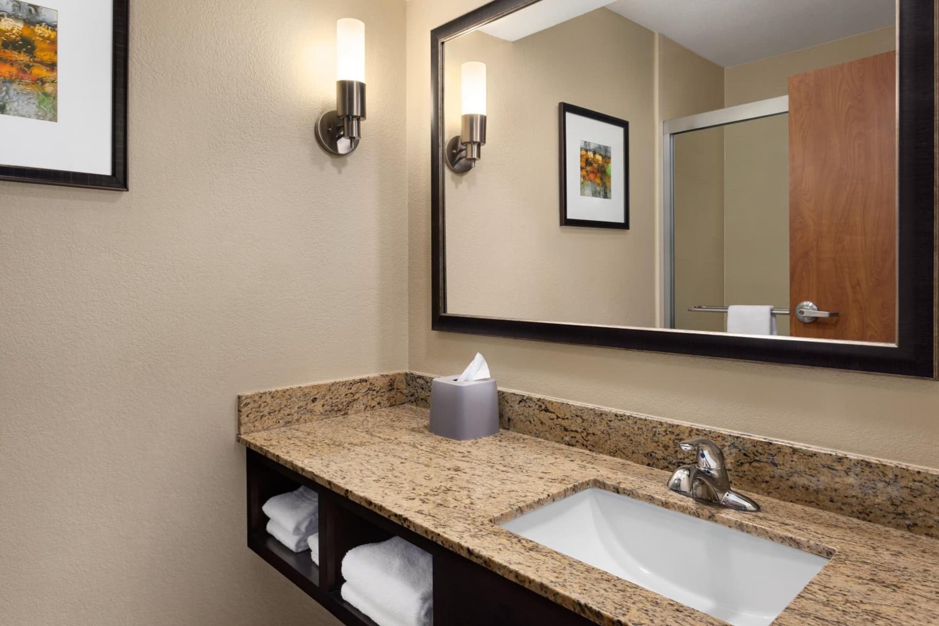 Holiday Inn Express Hotel & Suites Edmond by IHG gallery photo in Edmond, OK — image 6
