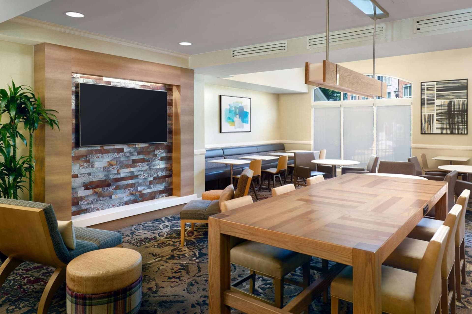 Sonesta ES Suites Atlanta Alpharetta Windward interior in Alpharetta, GA — gallery photo 2