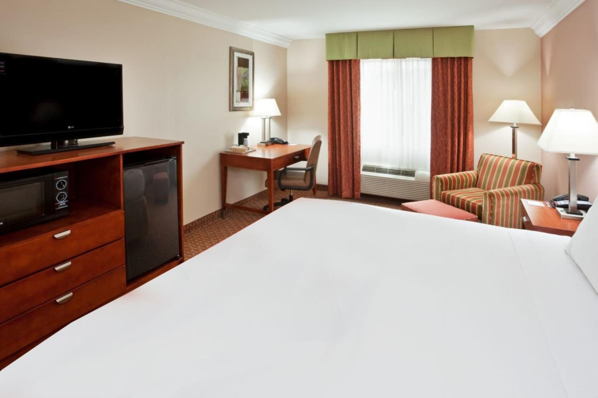 Holiday Inn Express & Suites Niagara Falls by IHG gallery photo in Niagara Falls, NY — image 13