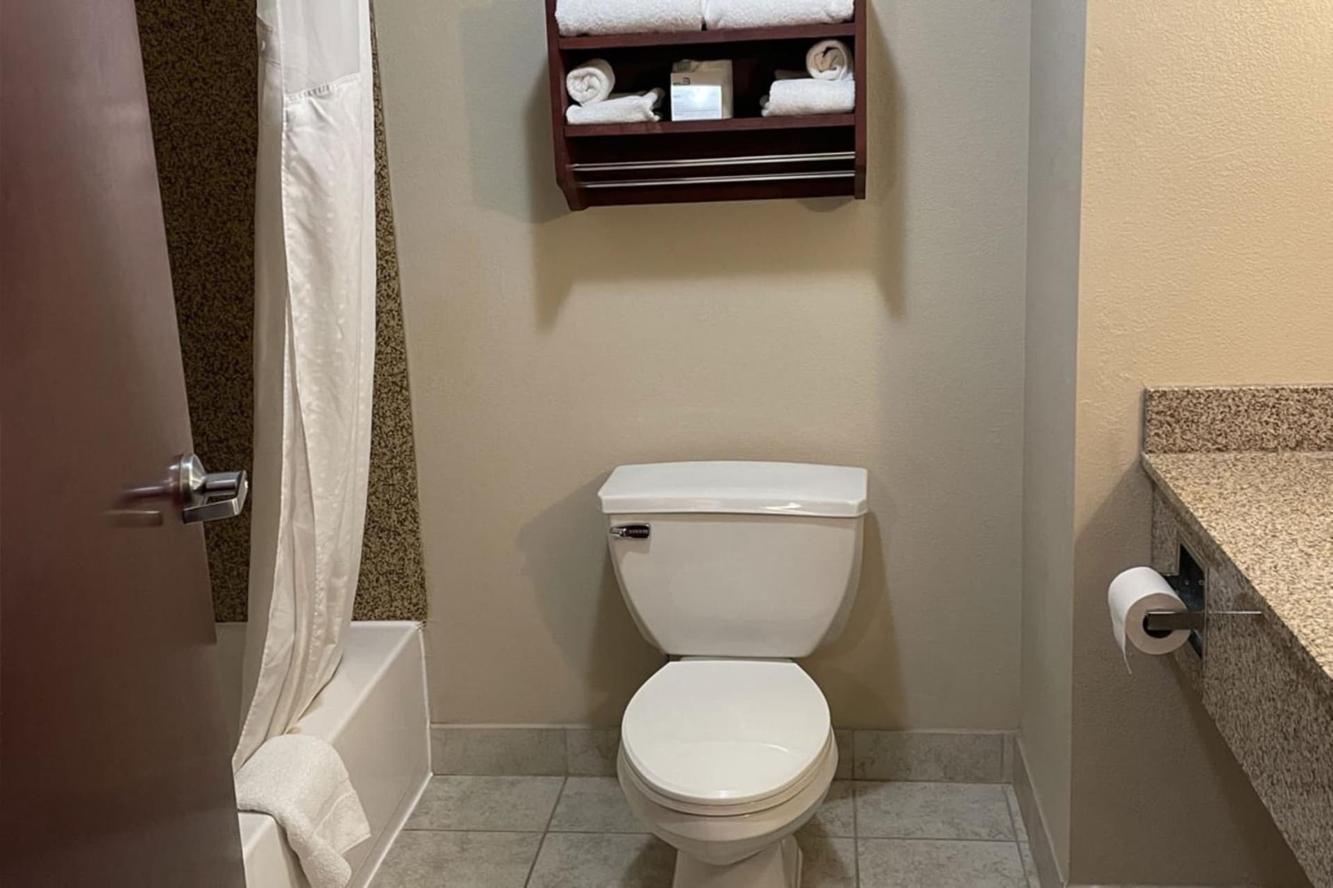 Holiday Inn Express & Suites Niagara Falls by IHG gallery photo in Niagara Falls, NY — image 40