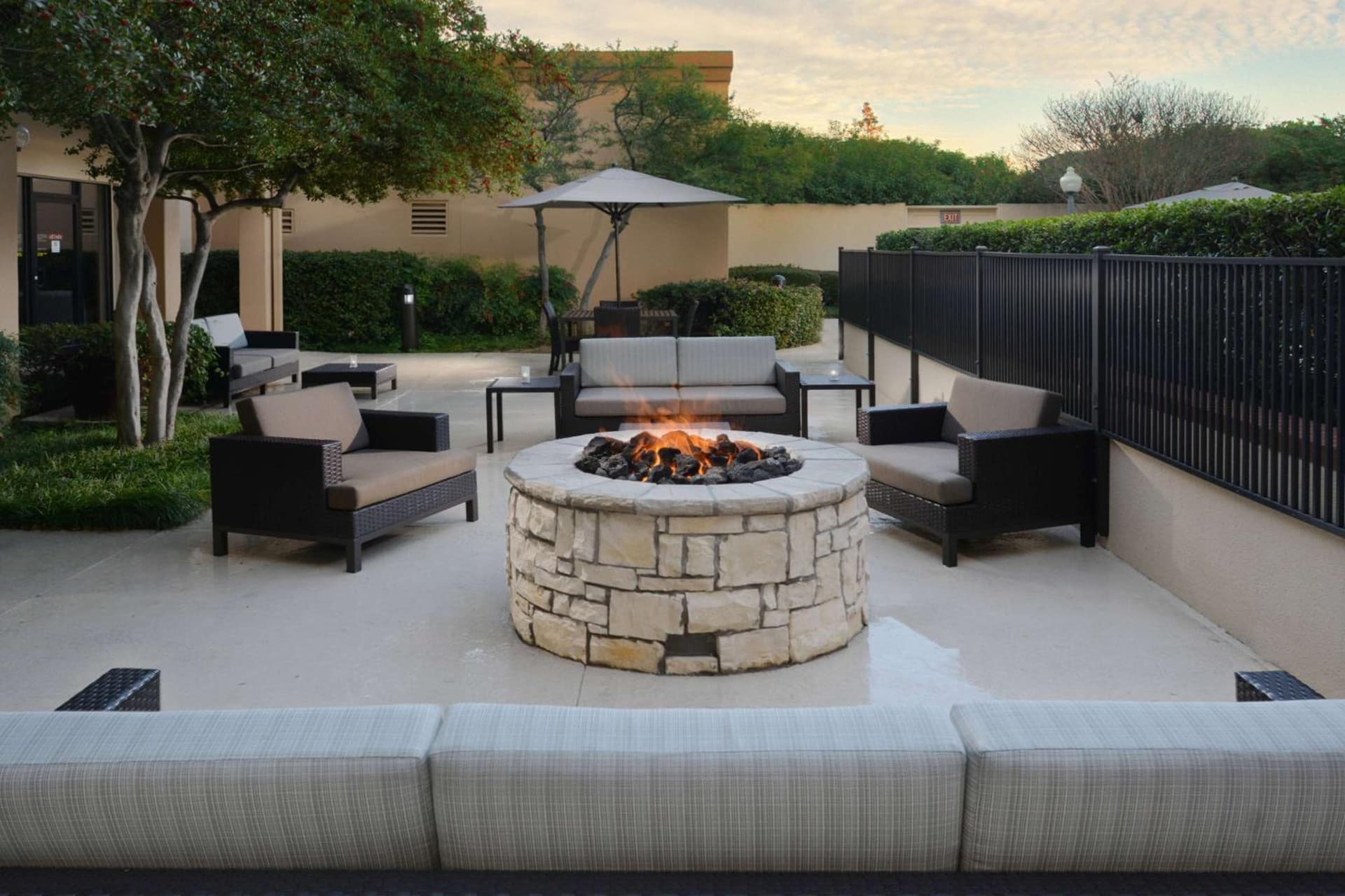 Sonesta Select Dallas Central Expressway property views in Dallas, TX — gallery photo 3