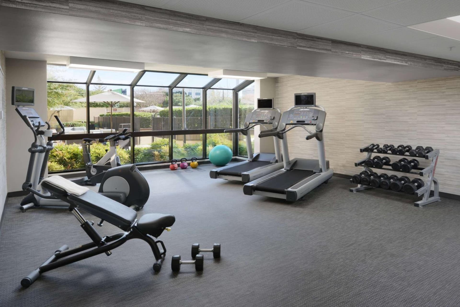 Sonesta Select Dallas Central Expressway property views in Dallas, TX — gallery photo 3