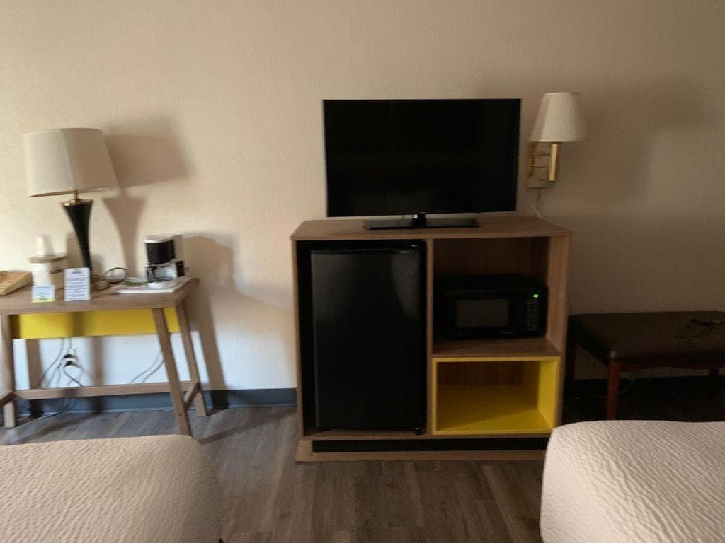 Days Inn by Wyndham Topeka interior in Topeka, KS — gallery photo 2