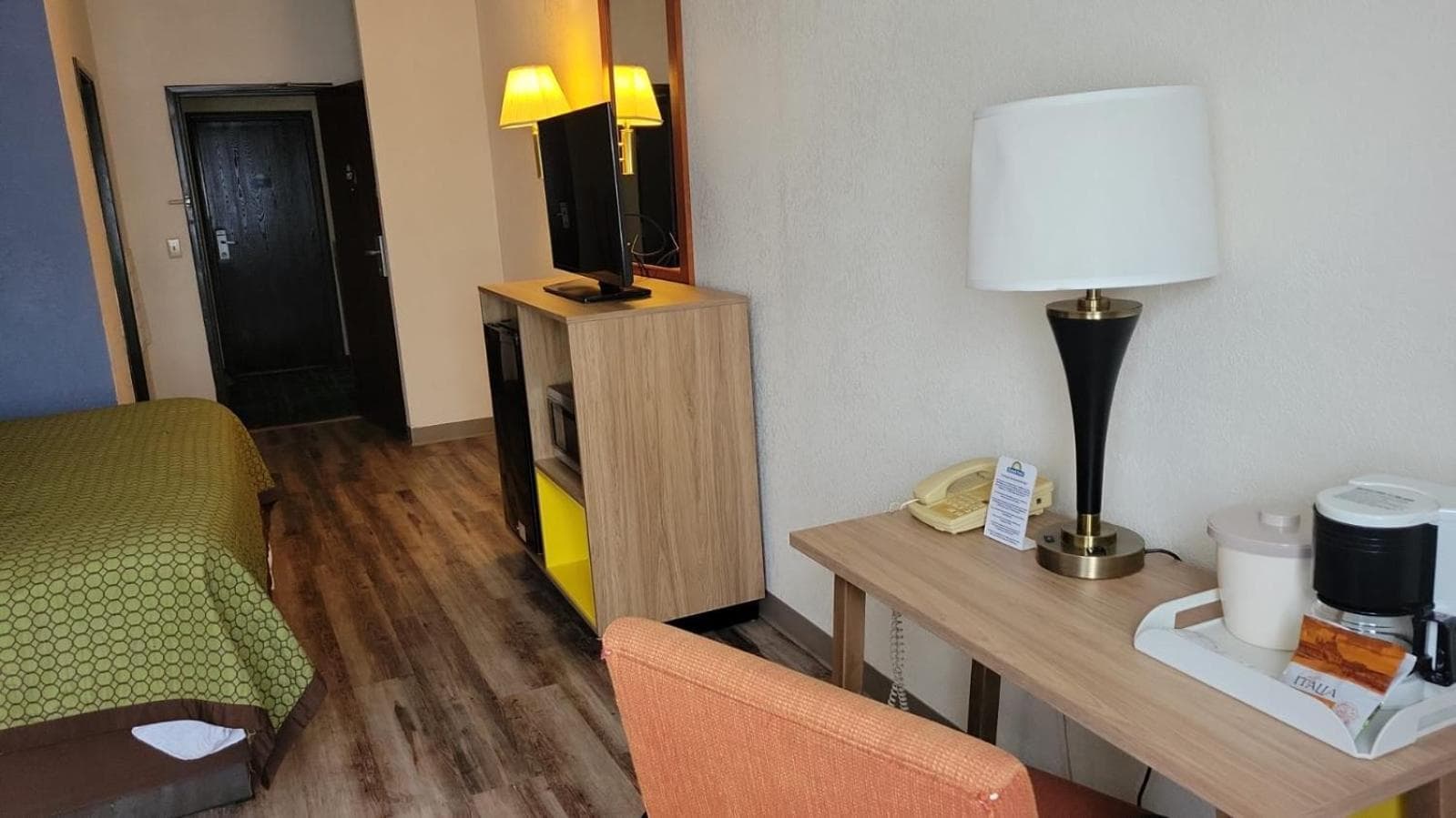 Days Inn by Wyndham Topeka interior in Topeka, KS — gallery photo 2
