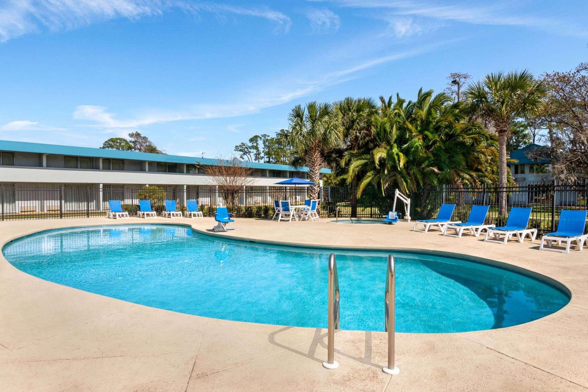 Baymont by Wyndham Intl Speedway I-95 Daytona Beach interior in Daytona Beach, FL — gallery photo 2