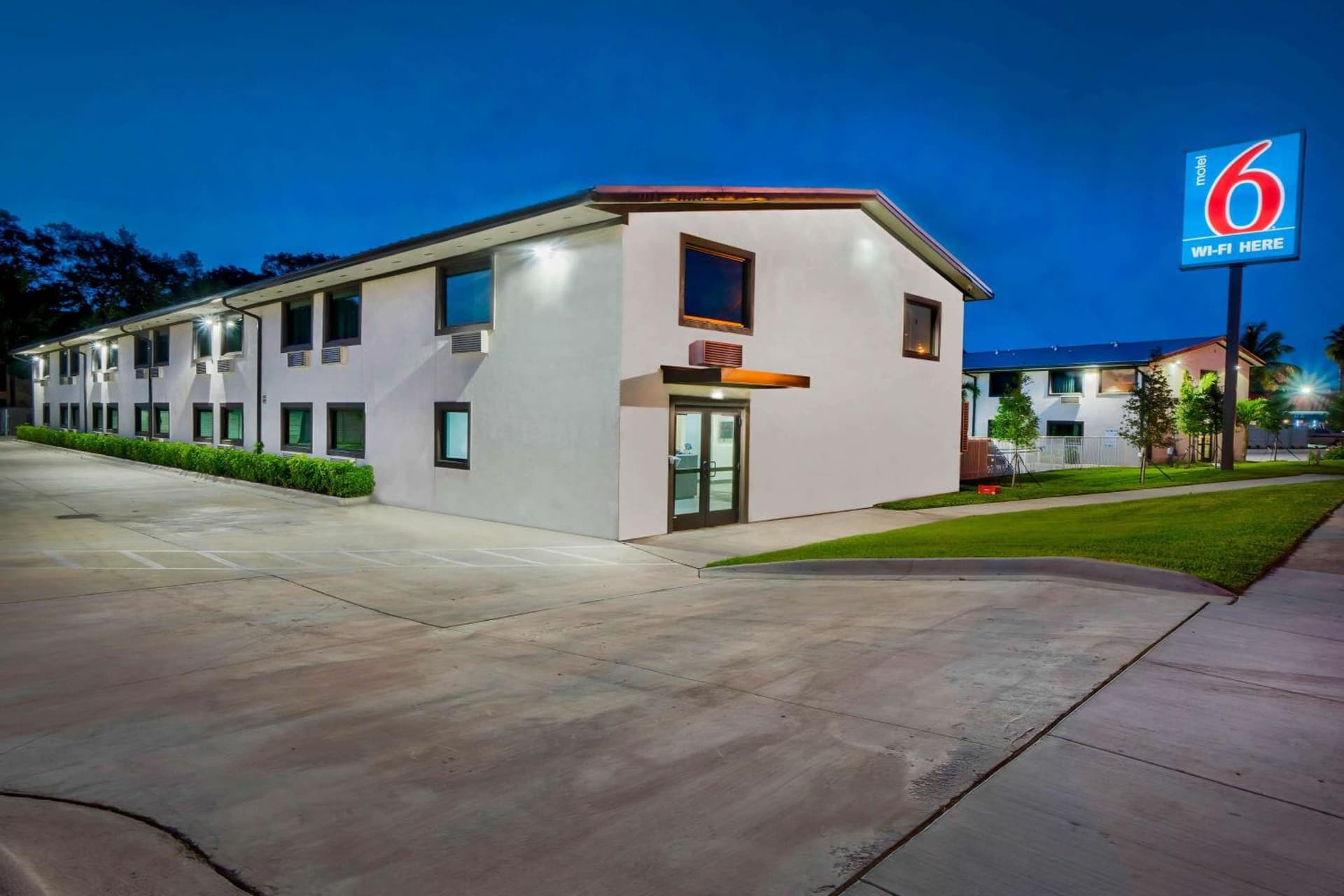 Motel 6-Fort Lauderdale, FL interior in Fort Lauderdale, FL — gallery photo 2