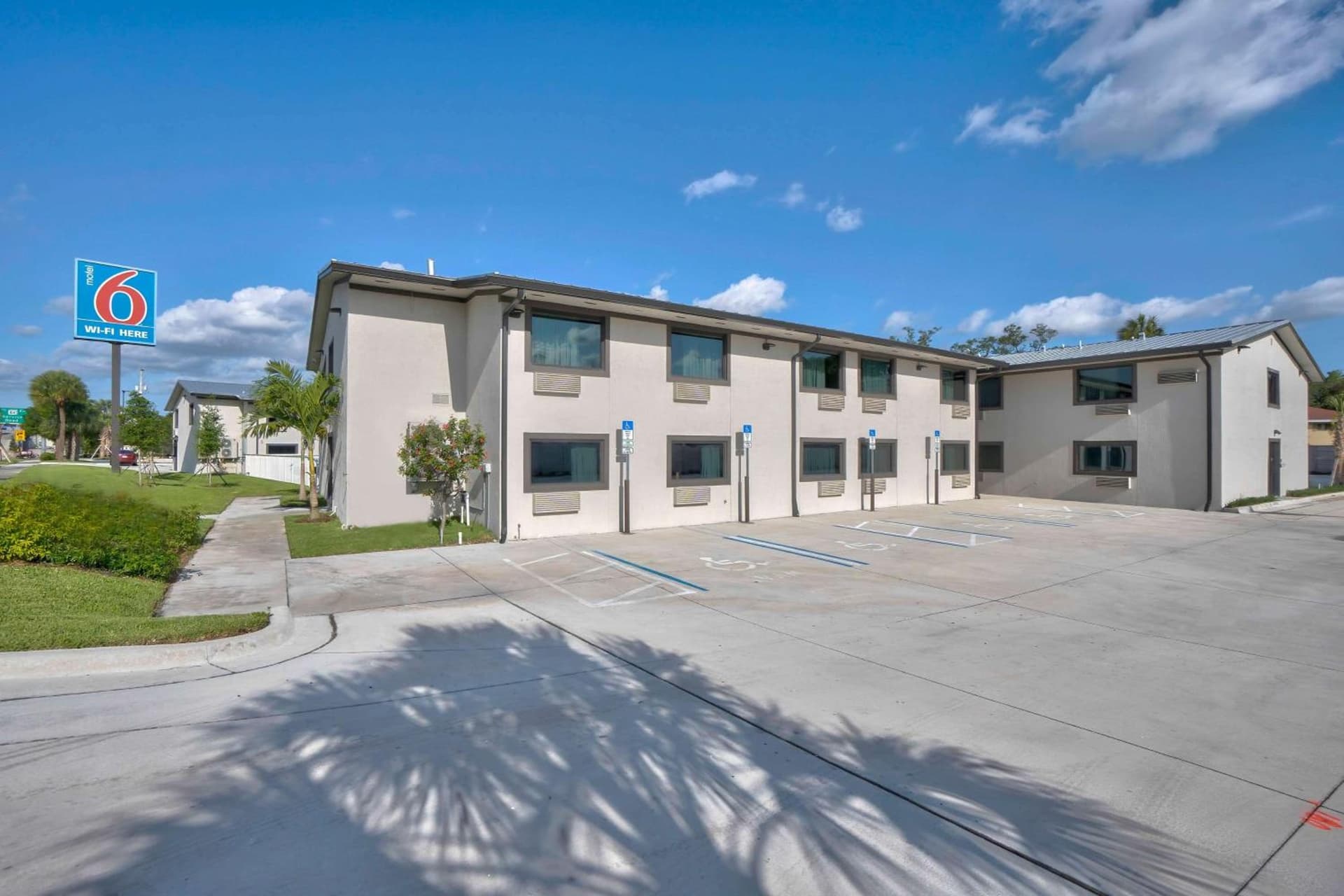 Motel 6-Fort Lauderdale, FL property views in Fort Lauderdale, FL — gallery photo 3