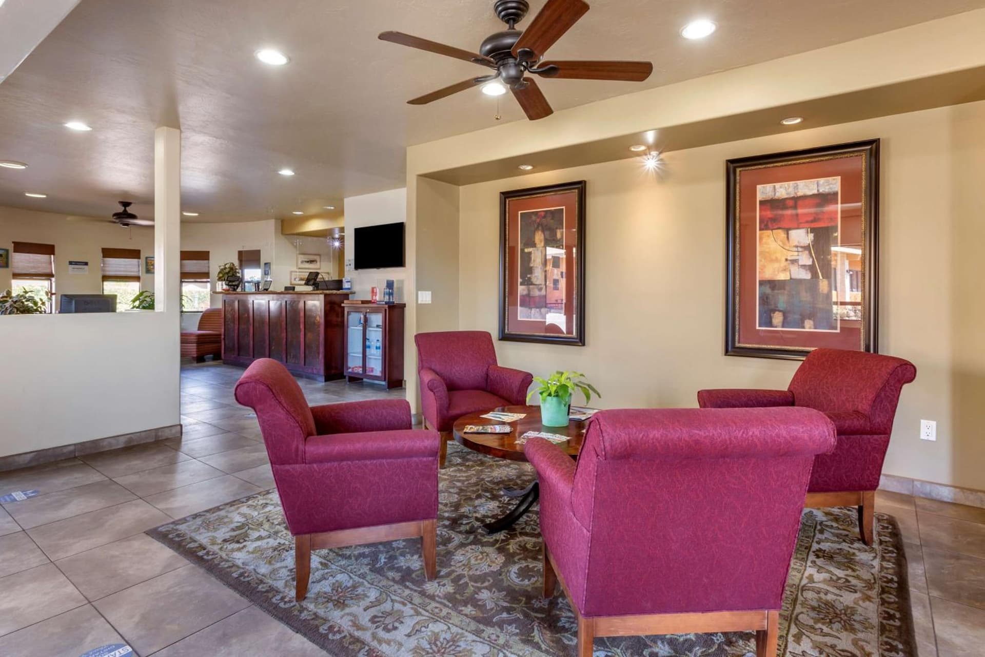 Best Western Cottonwood Inn interior in Cottonwood, AZ — gallery photo 2