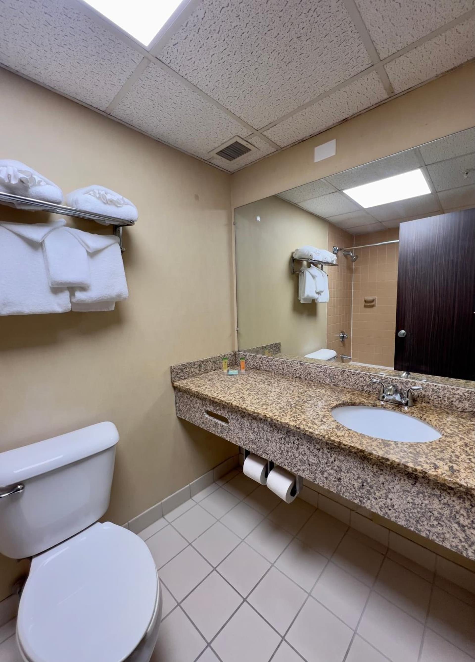 Bradley Inn property views in Windsor Locks — gallery photo 3