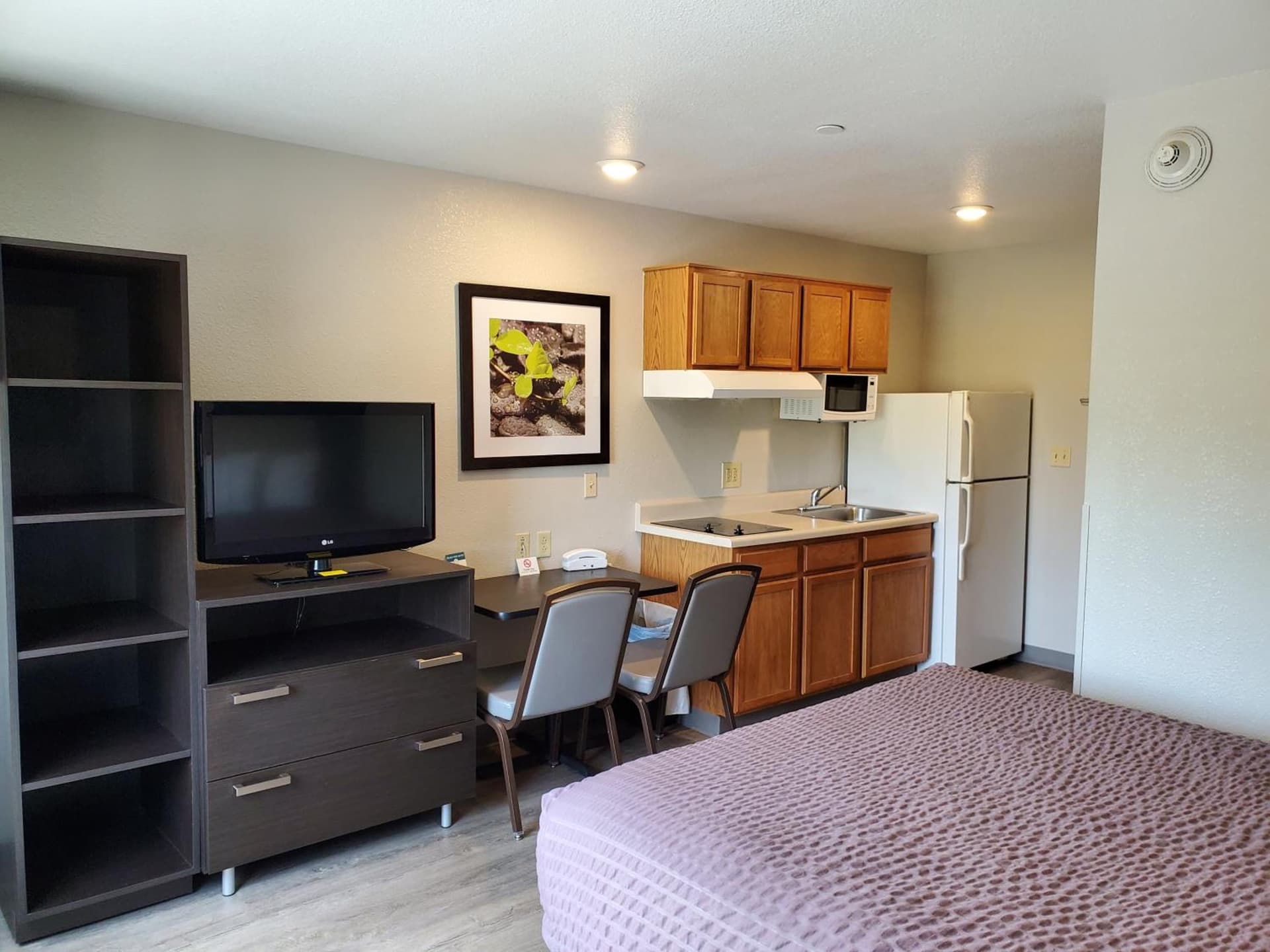 WoodSpring Suites Murfreesboro gallery photo in Murfreesboro, TN — image 9