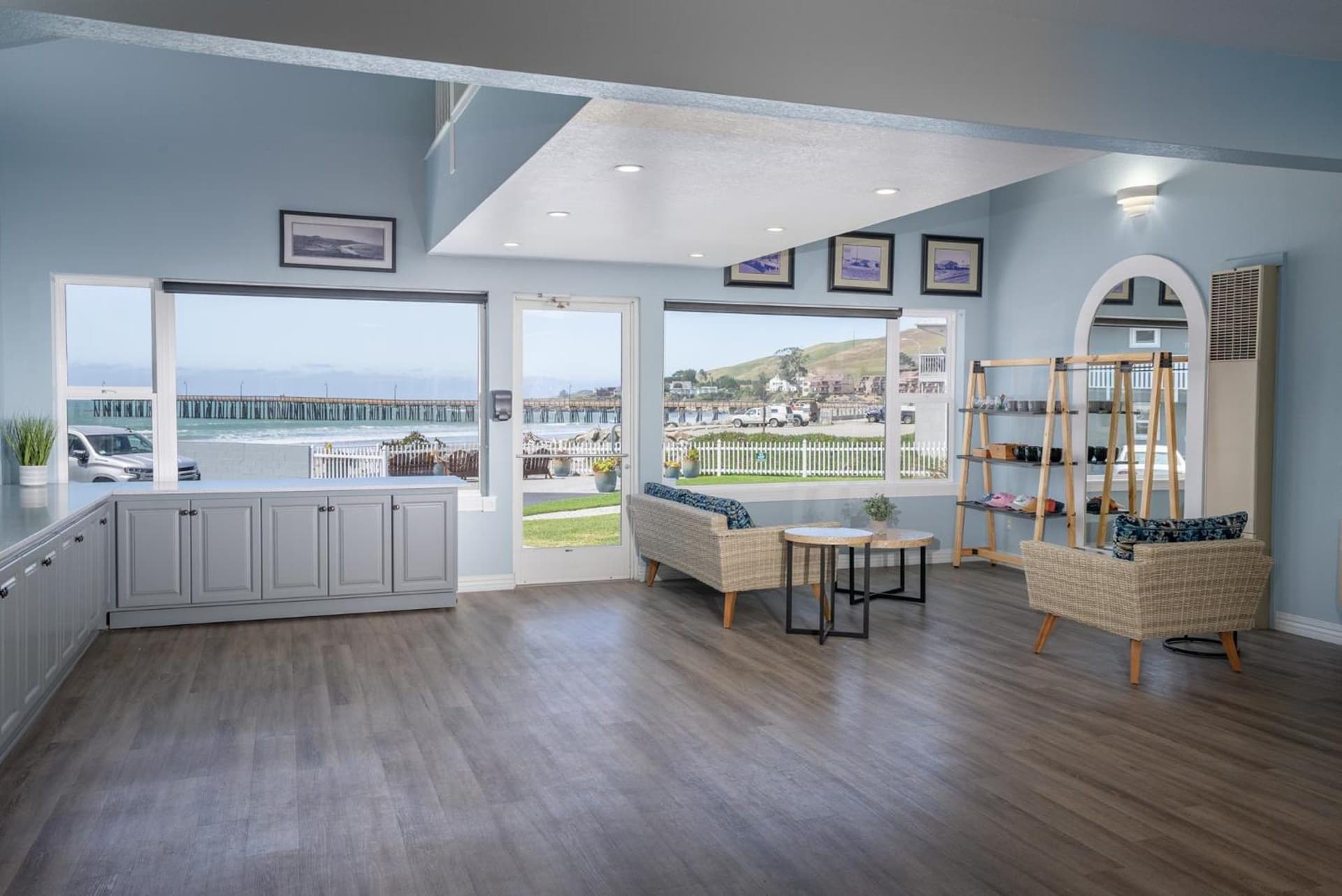Shoreline Inn...on the beach property views in Cayucos, CA — gallery photo 3