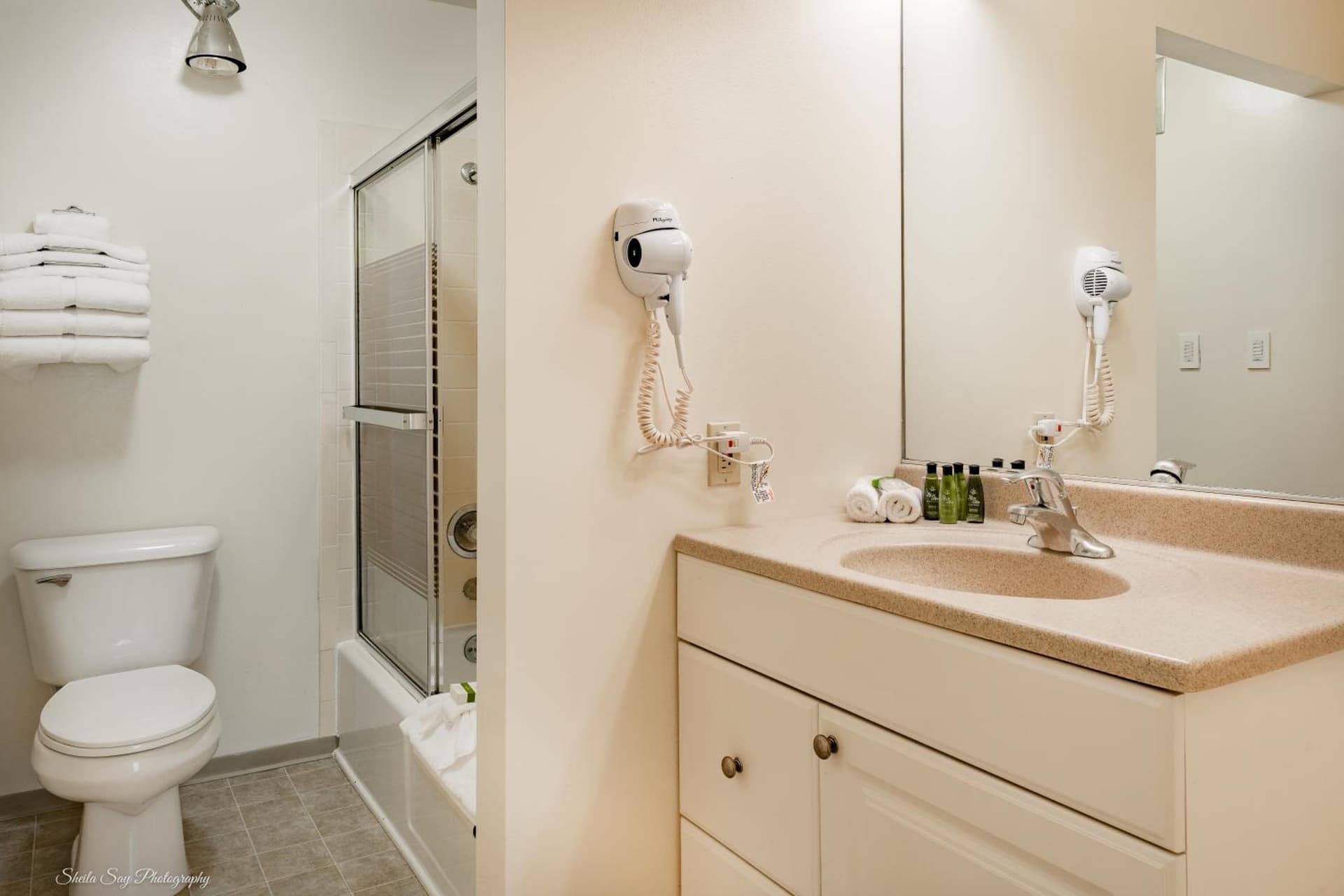 La Residence Suite Hotel property views in Bellevue, WA — gallery photo 3