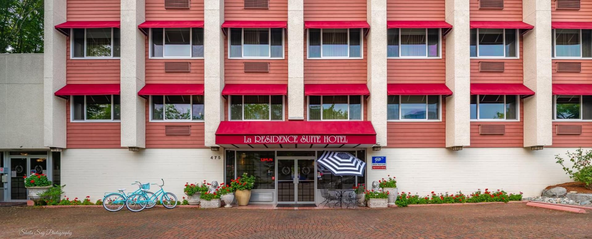 La Residence Suite Hotel interior in Bellevue, WA — gallery photo 2